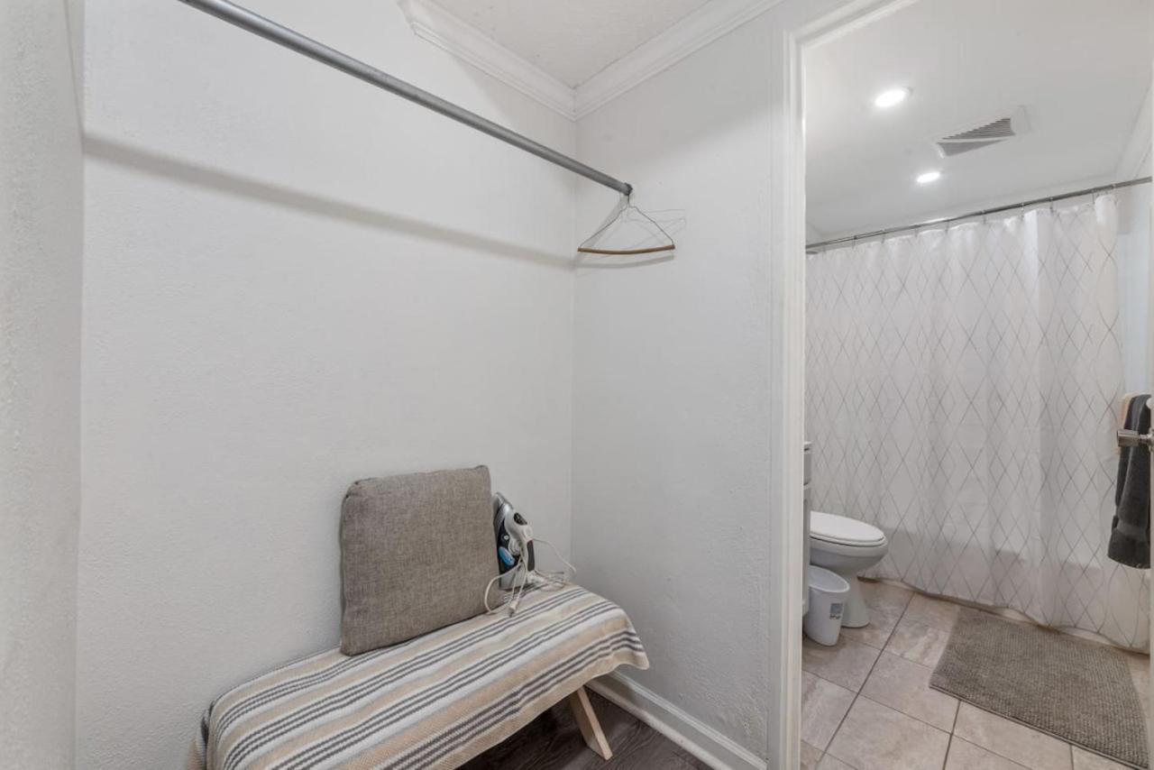 High-quality Downtown Living - Skyline View Holiday home