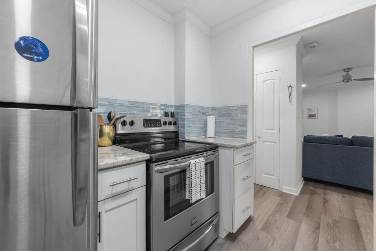High-quality Downtown Living - Skyline View